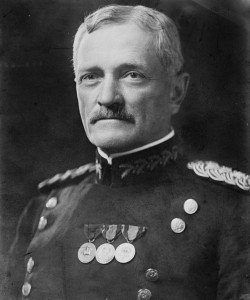 640px-general_john_joseph_pershing_head_on_shoulders-2-250x300